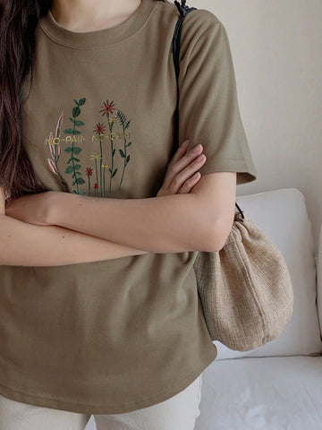 DAZY Floral & Letter Embroidery Tee