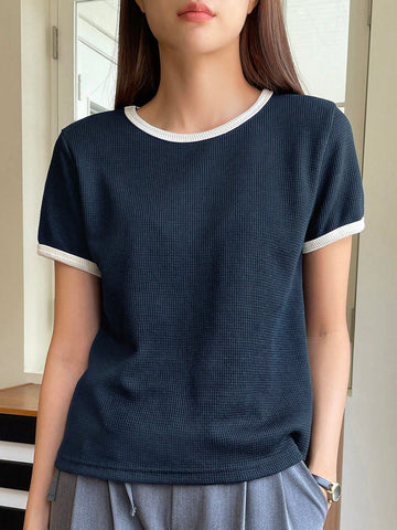 DAZY Casual Simple Contrast Trim Round Neck Short Sleeve T-Shirt