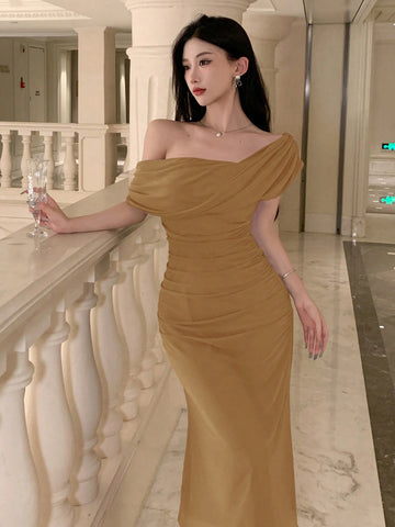 DAZY Women's Solid Color Asymmetric Shoulder Short Sleeve Elegant Midi Dress
