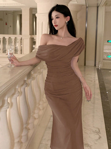 DAZY Women's Solid Color Asymmetric Shoulder Short Sleeve Elegant Midi Dress