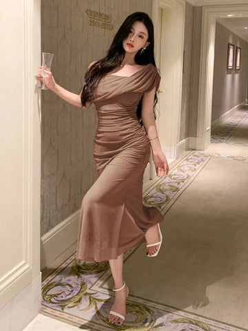 DAZY Women's Solid Color Asymmetric Shoulder Short Sleeve Elegant Midi Dress