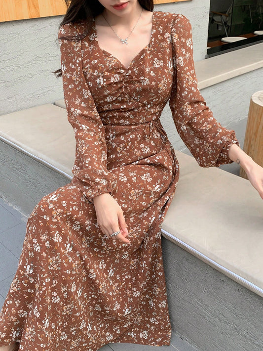 Women's Floral Printed Lantern Sleeve Dress With Sweetheart Neckline And Ruched Detail