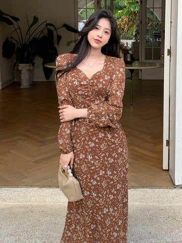 Women's Floral Printed Lantern Sleeve Dress With Sweetheart Neckline And Ruched Detail