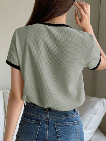 DAZY Casual Simple Contrast Trim Round Neck Short Sleeve T-Shirt