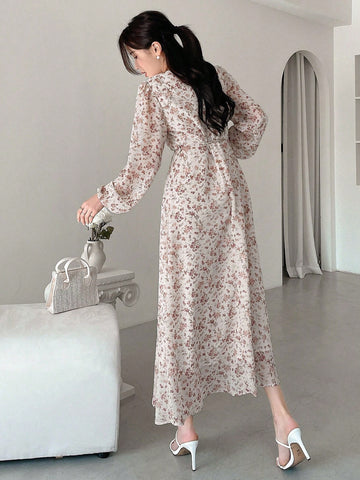 Women's Floral Printed Lantern Sleeve Dress With Sweetheart Neckline And Ruched Detail