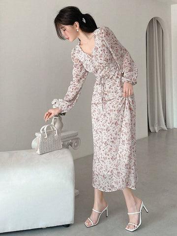 Women's Floral Printed Lantern Sleeve Dress With Sweetheart Neckline And Ruched Detail