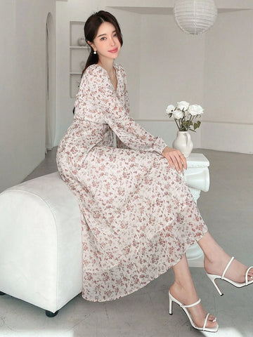 Women's Floral Printed Lantern Sleeve Dress With Sweetheart Neckline And Ruched Detail