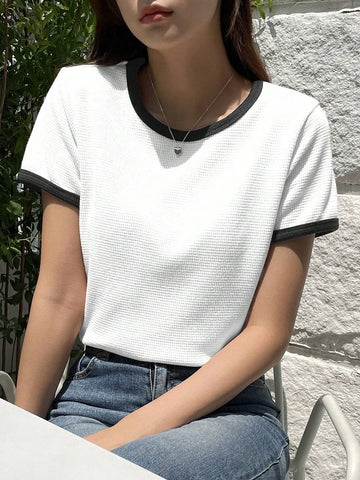 DAZY Casual Simple Contrast Trim Round Neck Short Sleeve T-Shirt