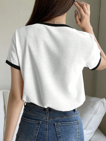 DAZY Casual Simple Contrast Trim Round Neck Short Sleeve T-Shirt