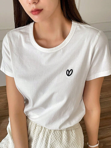DAZY Solid Color Embroidered Heart Short Sleeve T-Shirt