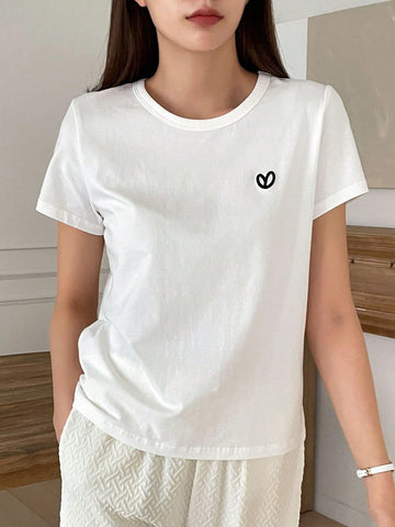 DAZY Solid Color Embroidered Heart Short Sleeve T-Shirt