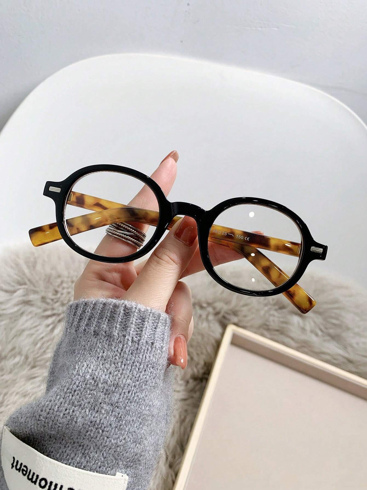 Fashionable Decorative Glasses