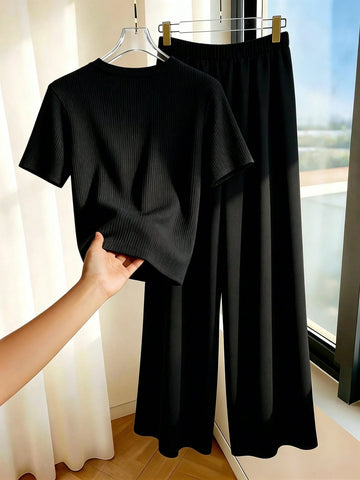 Women's T-Shirt Paired With Minimalist Casual Wide Leg Pants