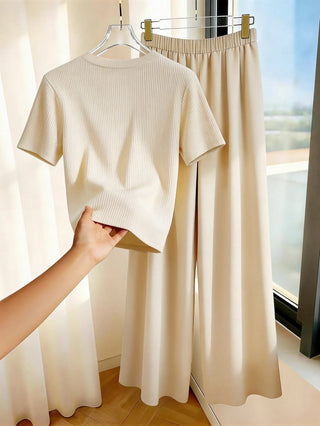 Women's T-Shirt Paired With Minimalist Casual Wide Leg Pants