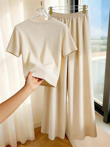 Women's T-Shirt Paired With Minimalist Casual Wide Leg Pants