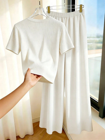 Women's T-Shirt Paired With Minimalist Casual Wide Leg Pants