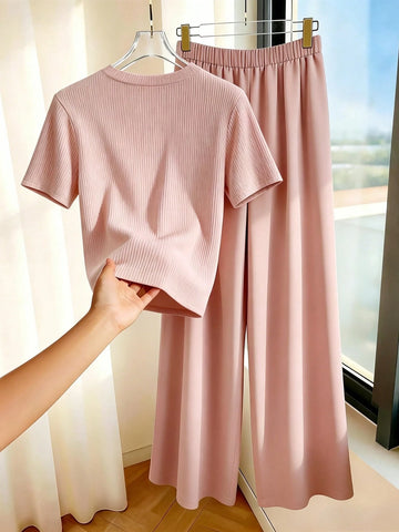 Women's T-Shirt Paired With Minimalist Casual Wide Leg Pants