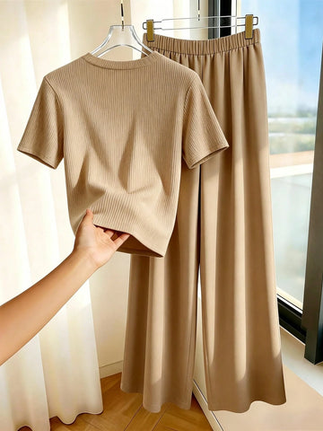 Women's T-Shirt Paired With Minimalist Casual Wide Leg Pants