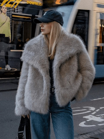 Women Solid Color Plush Elegant Short Faux Fur Jacket