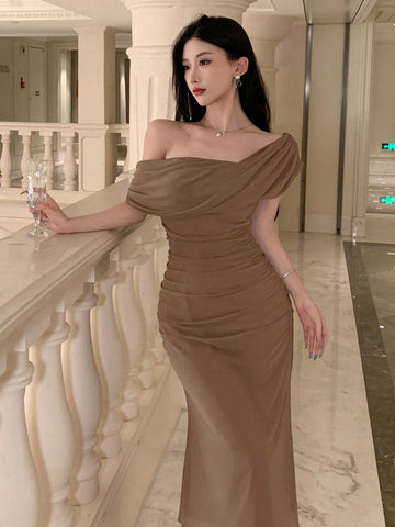DAZY Women's Solid Color Asymmetric Shoulder Short Sleeve Elegant Midi Dress