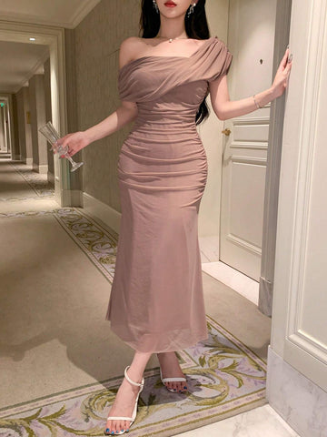 DAZY Women's Solid Color Asymmetric Shoulder Short Sleeve Elegant Midi Dress