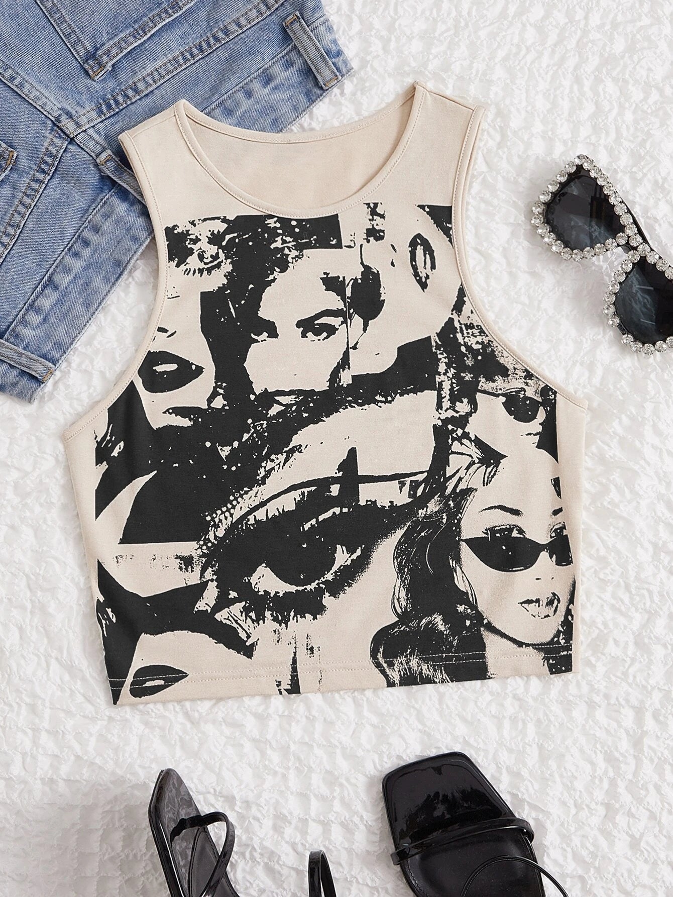 MOD Figure Graphic Crop Tank Top