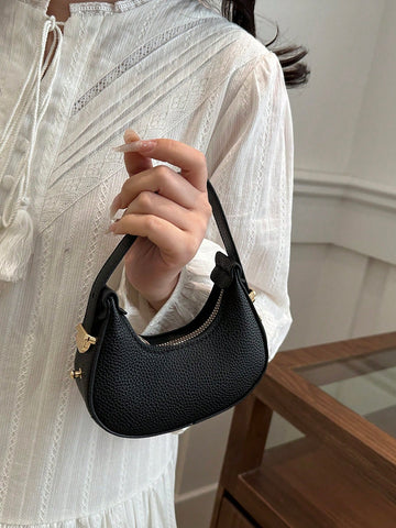 Fashionable High-Quality Lightweight Crescent Shaped Shoulder Bag
