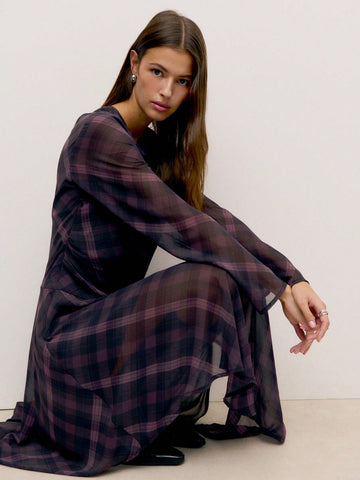 Nöista Long-Sleeve Plaid Dress With A Flattering Ruched Waist