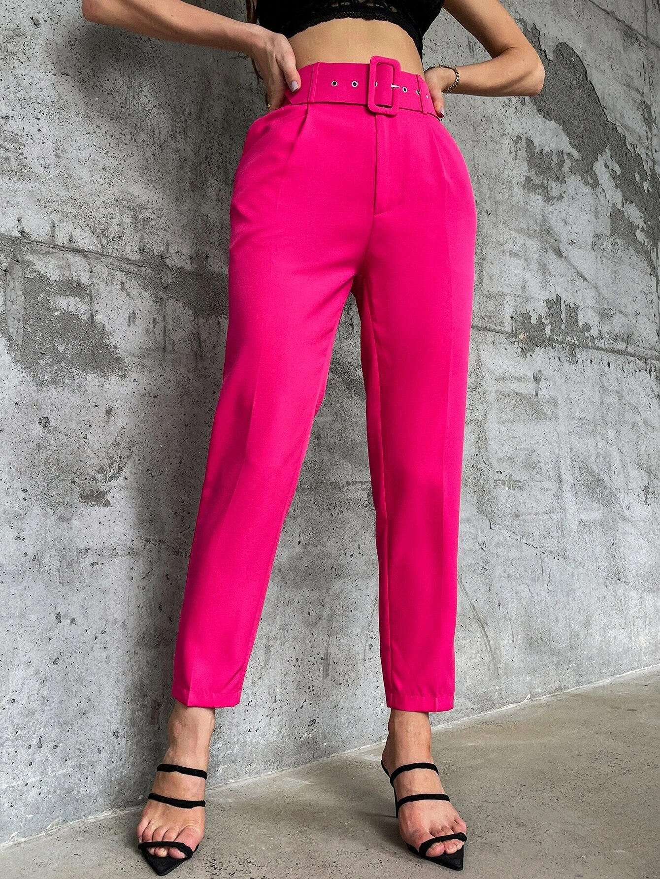 Privé Solid Belted Tapered Pants