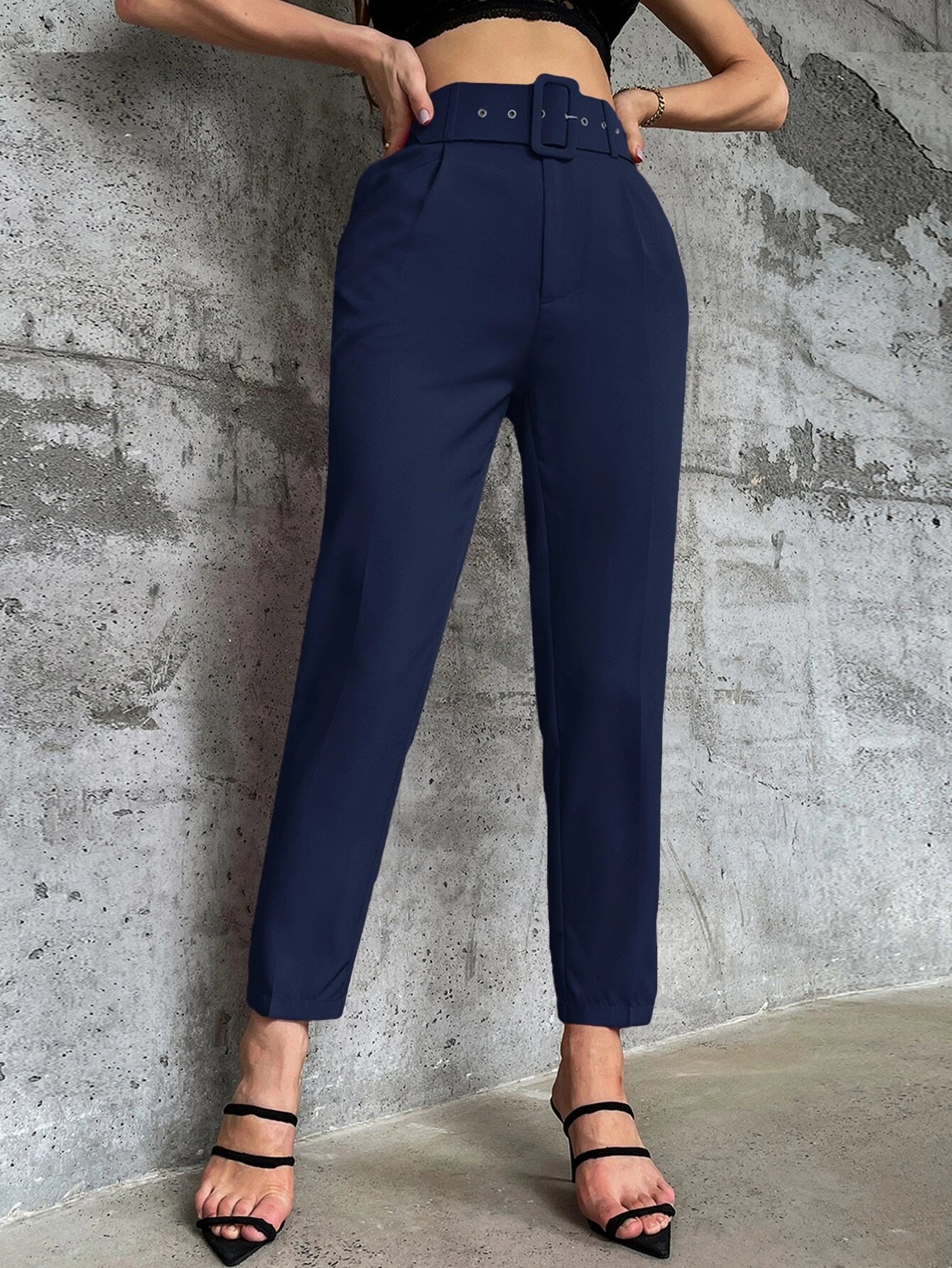 Privé Solid Belted Tapered Pants