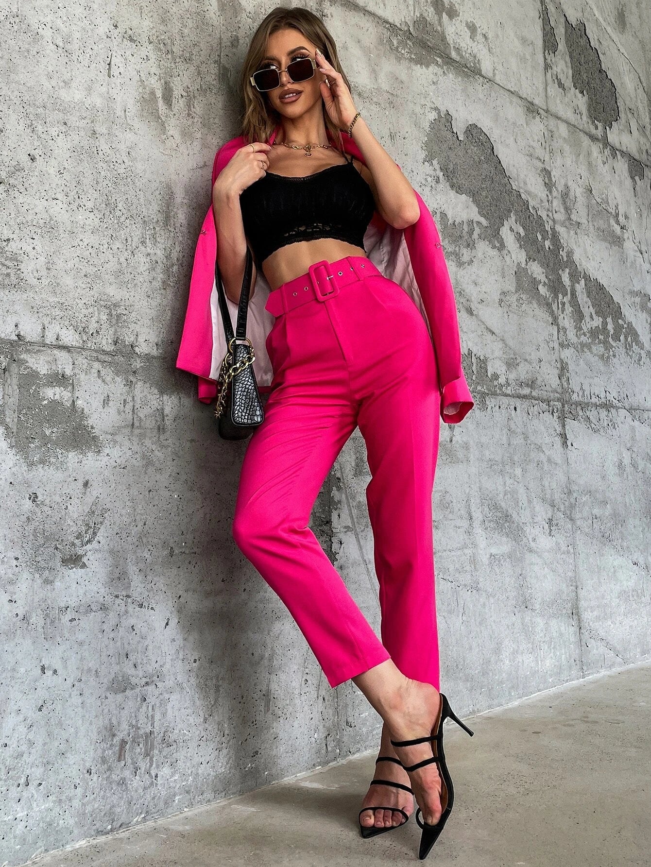 Privé Solid Belted Tapered Pants