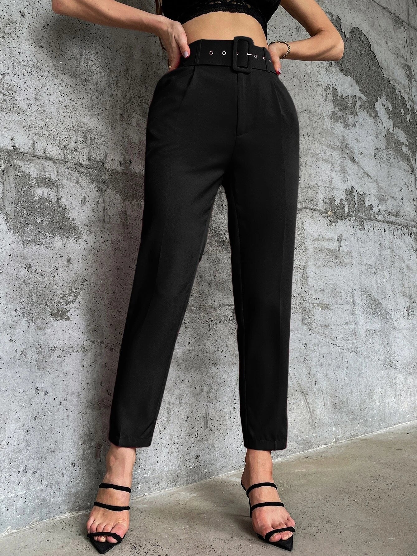 Privé Solid Belted Tapered Pants