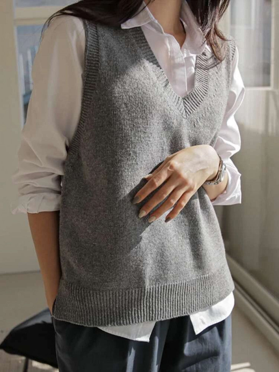 DAZY Solid V-neck Sweater Vest Without Blouse